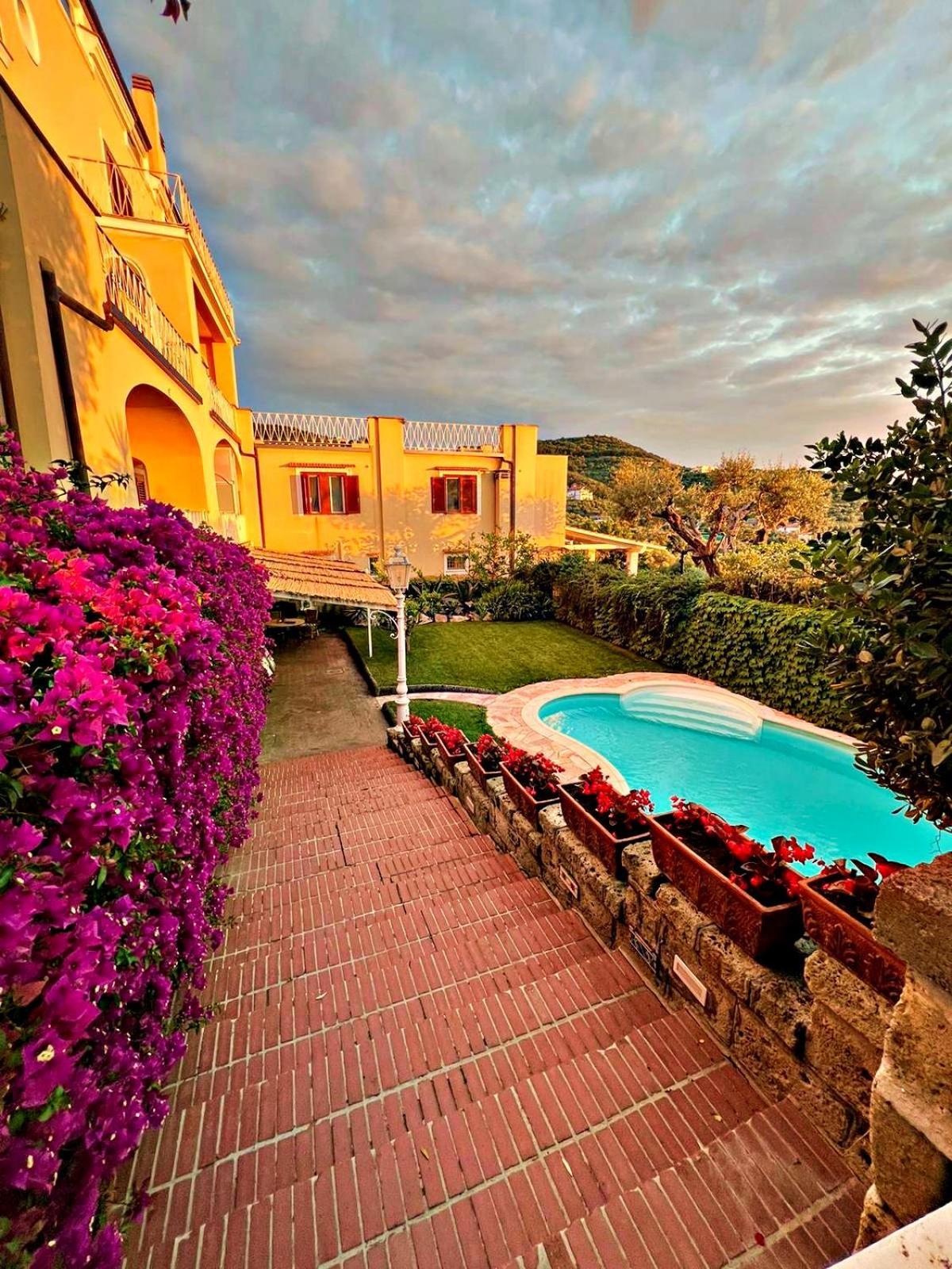 Villa Vie En Rose Sorrent Exterior foto